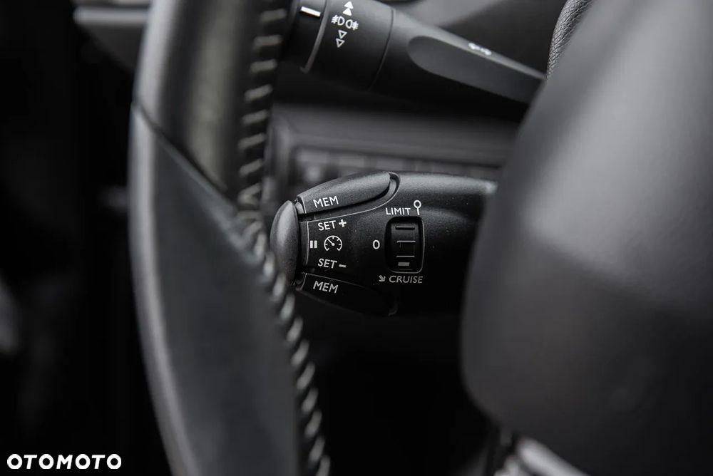 Peugeot 308 PureTech 130 GPF EAT8 Stop & Start Allure Pack - 17