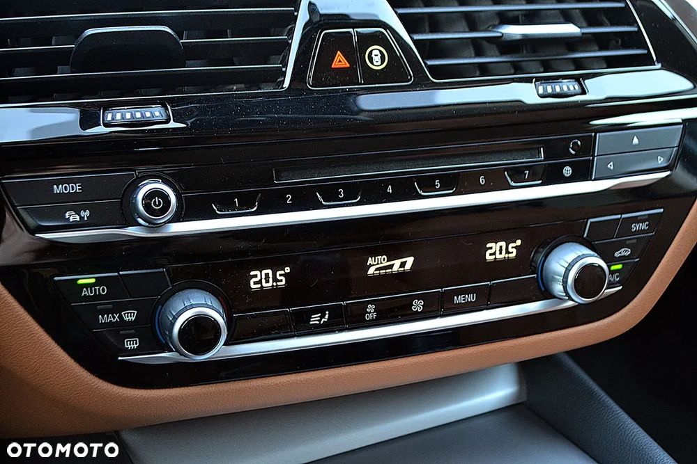 BMW Seria 5 520d Luxury Line sport - 31