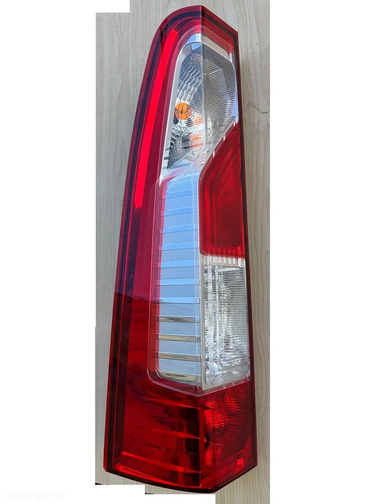 Lampa tylna lewa Hella Renault Master X6 - 1