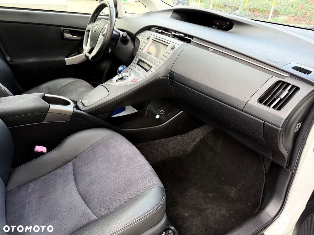 Toyota Prius 1.8 HSD Premium - 18