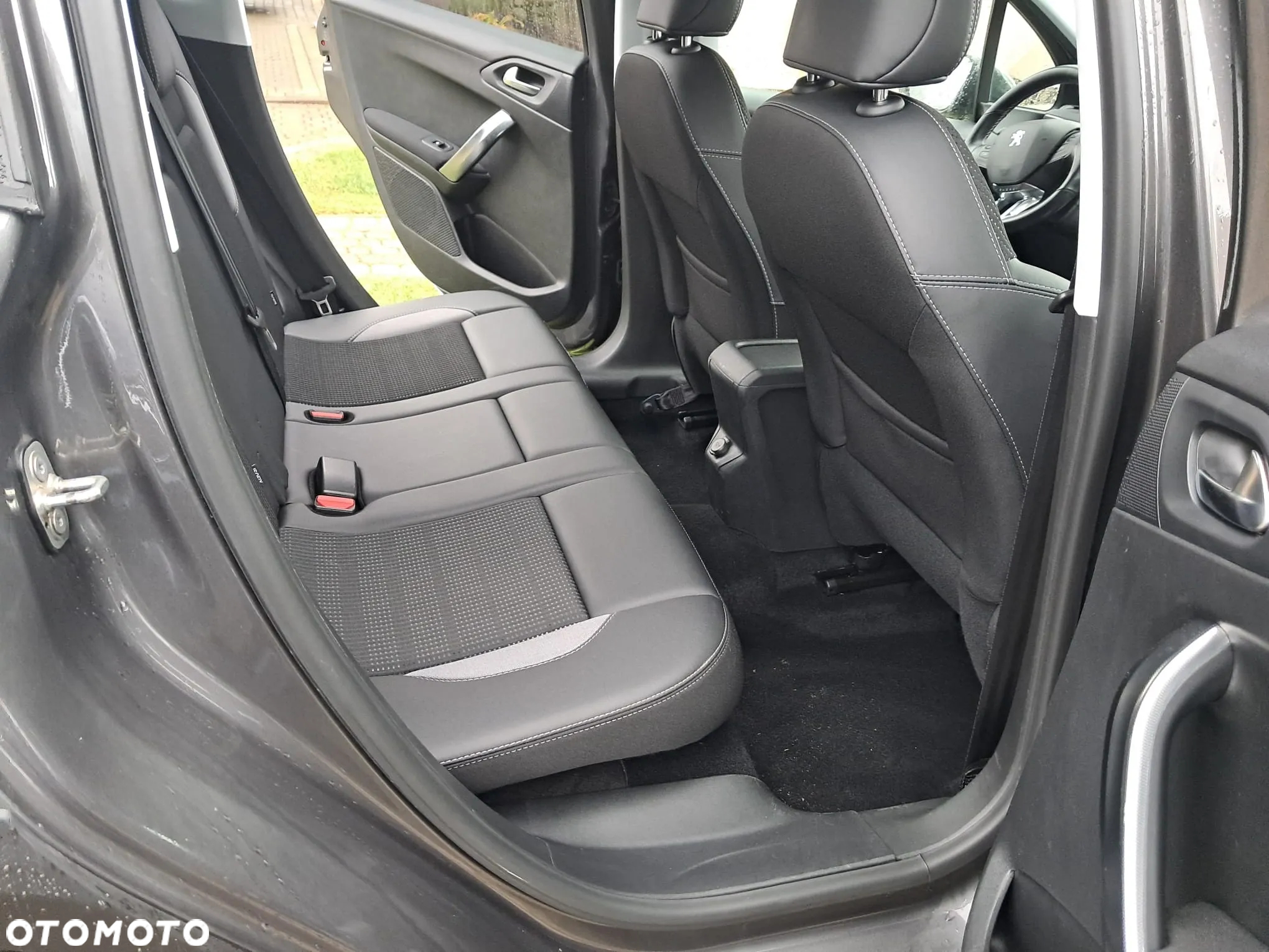 Peugeot 2008 1.2 Pure Tech Allure S&S EAT6 - 14