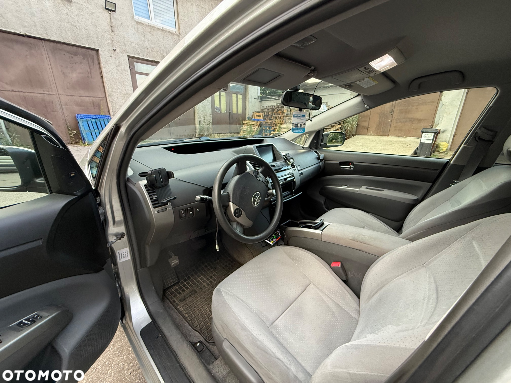 Toyota Prius (Hybrid) Executive - 11
