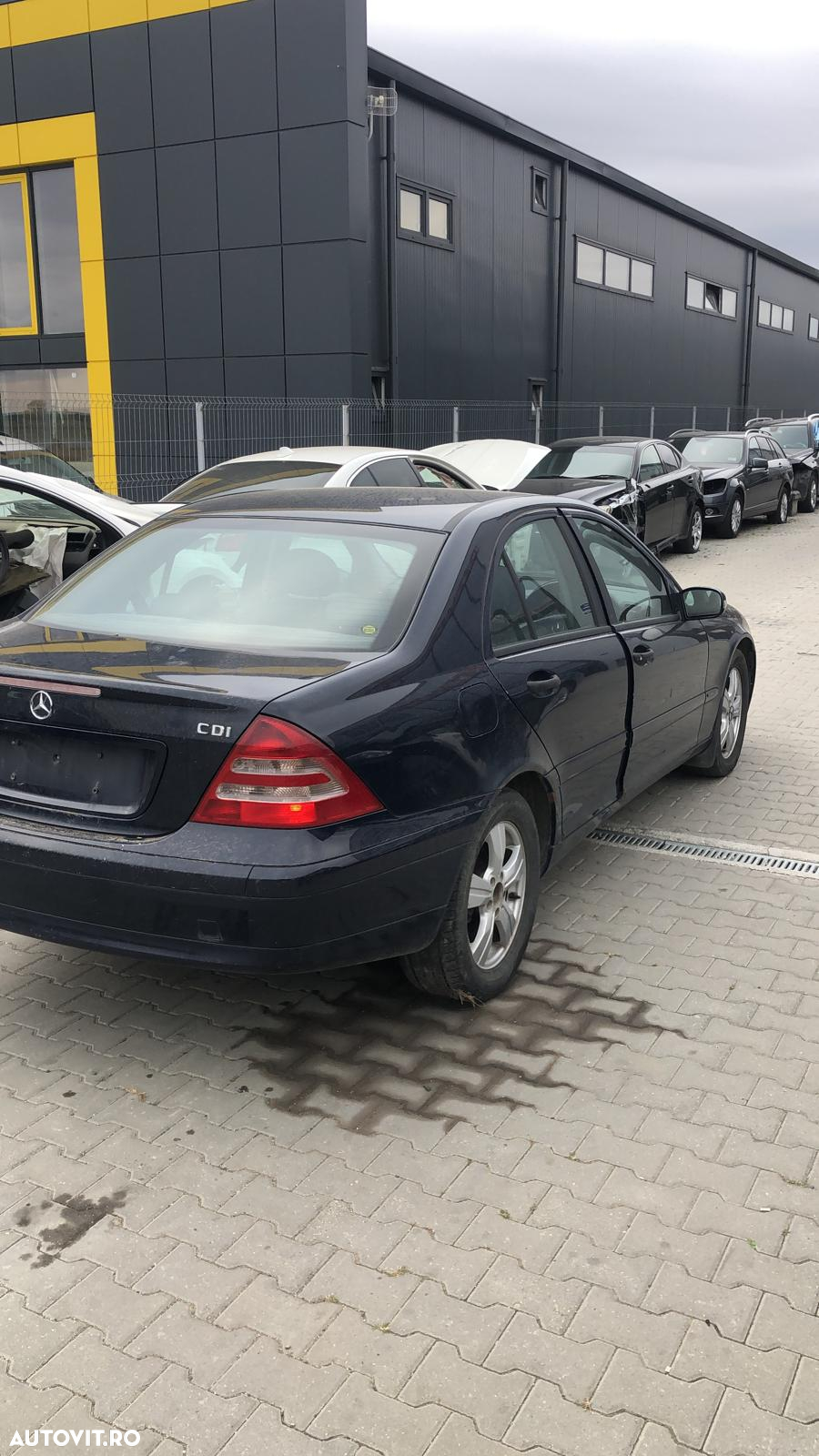 Dezmembram Mercedes-Benz C220 2.2 CDI an fabr. 2003 - 3