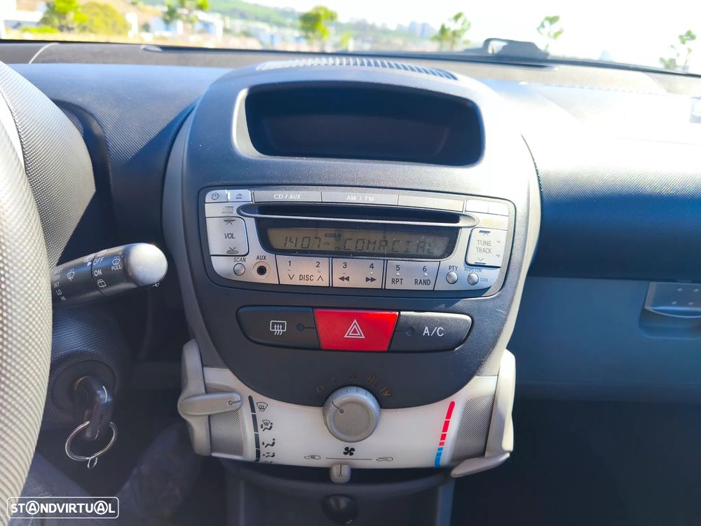 Peugeot 107 1.0 Urban - 10