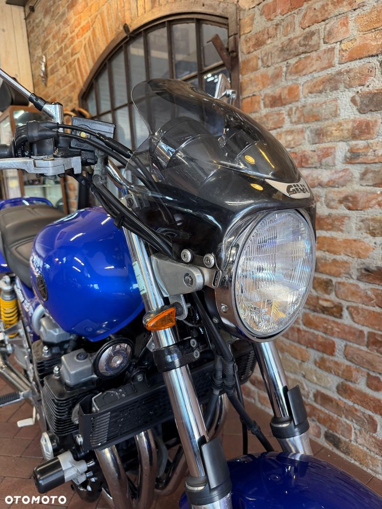 Yamaha XJR - 22