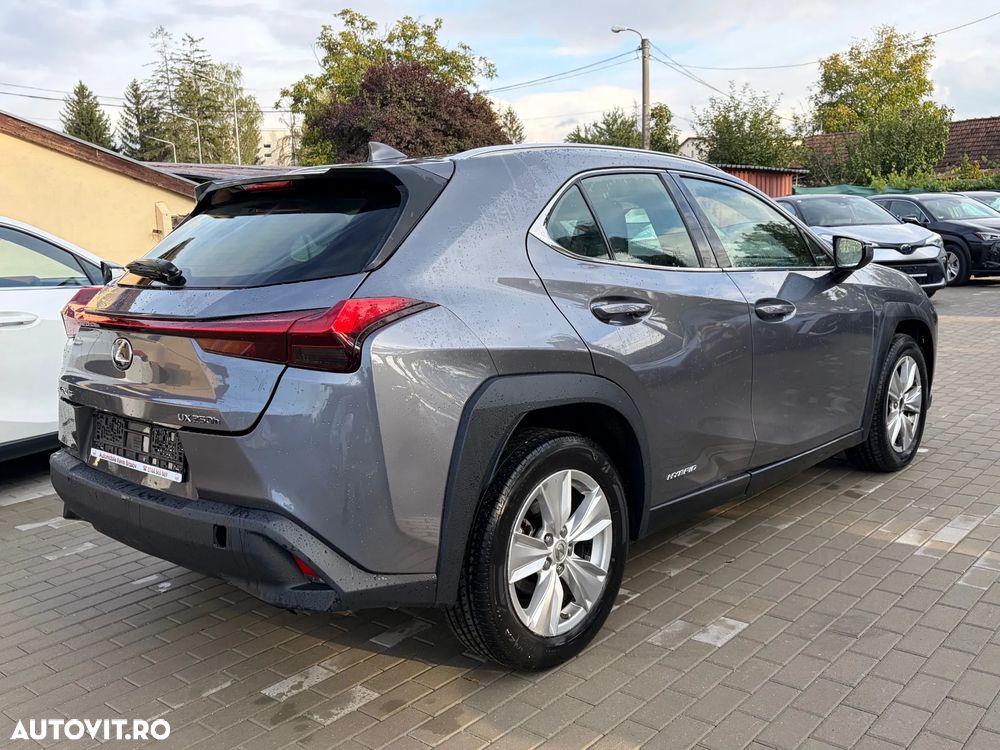 Lexus UX 250h - 4