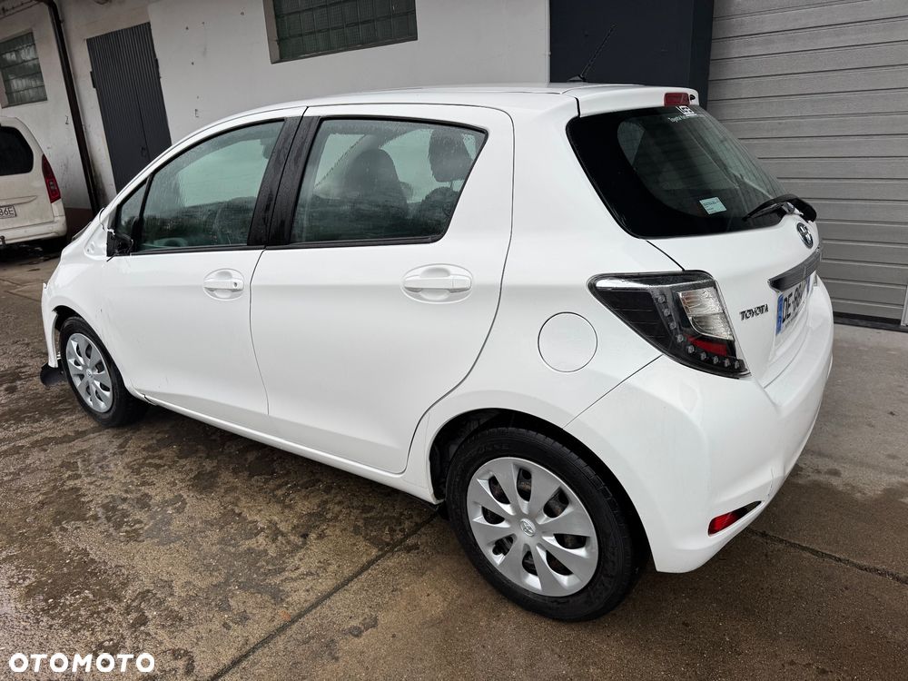 Toyota Yaris Hybrid 100 Premium - 26