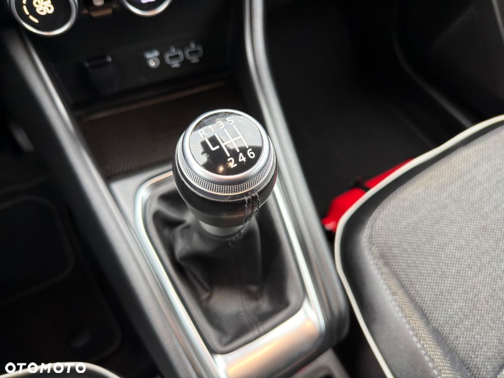 Renault Captur TCe Mild Hybrid 140 GPF TECHNO - 27