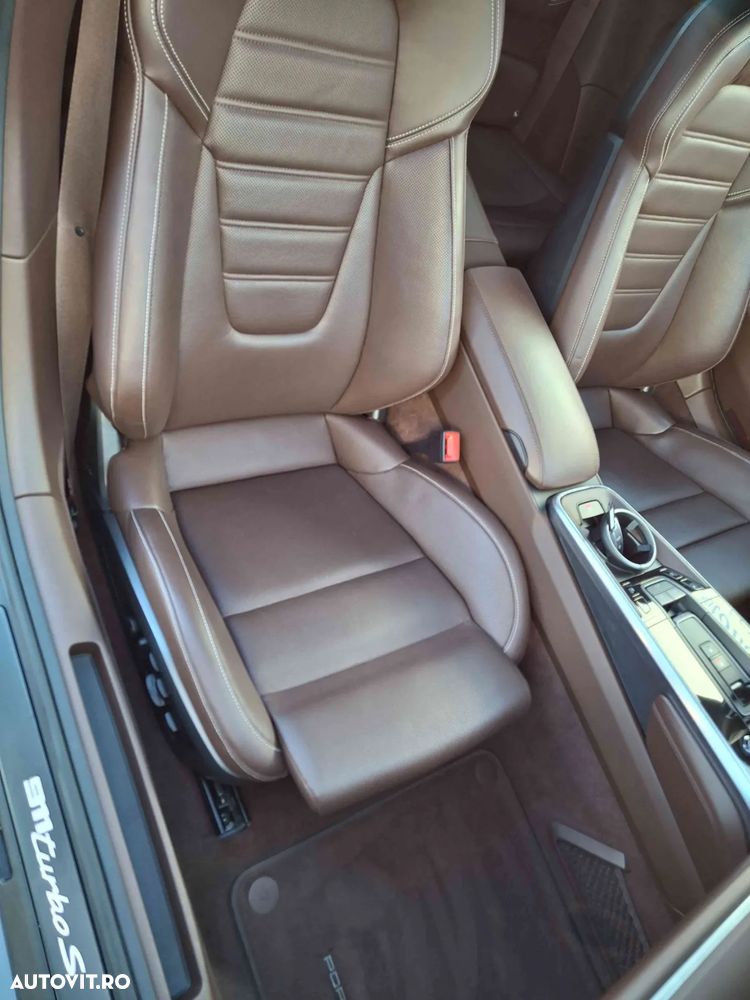 Porsche 911-TURBO-S - 7