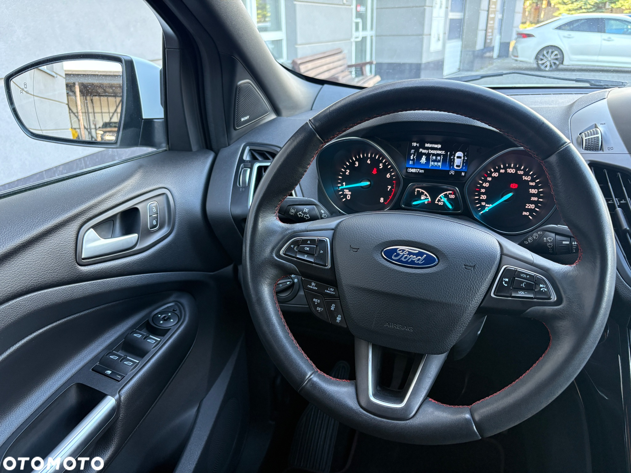 Ford Kuga 1.5 EcoBoost 2x4 ST-Line - 17