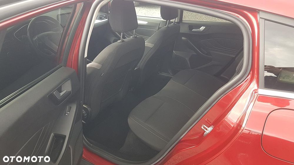 Ford Focus 1.0 EcoBoost Titanium Business - 24