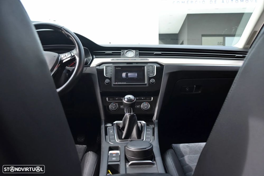 VW Passat Variant 2.0 TDI Highline - 14