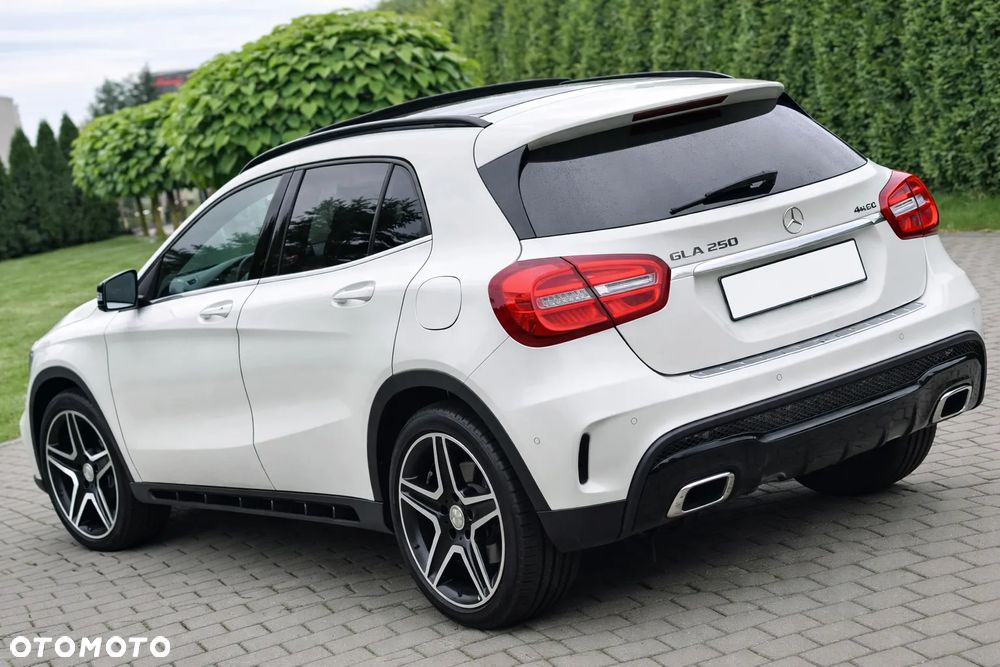 Mercedes-Benz GLA 250 4-Matic AMG Line - 9