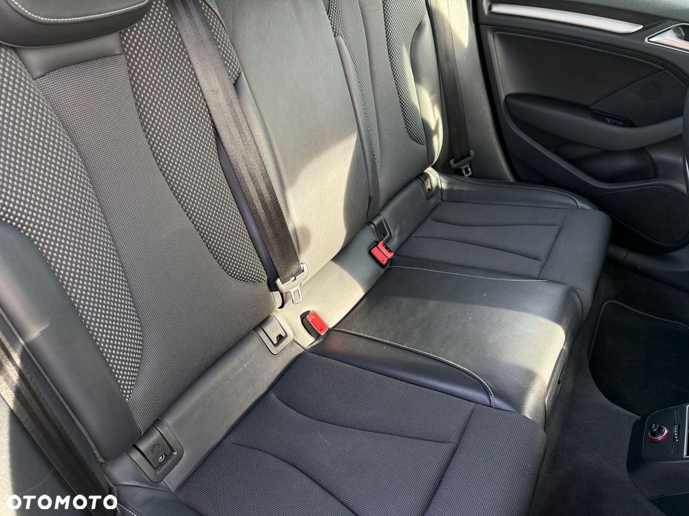 Audi A3 Sportback 2.0 TDI S line Sportpaket - 22