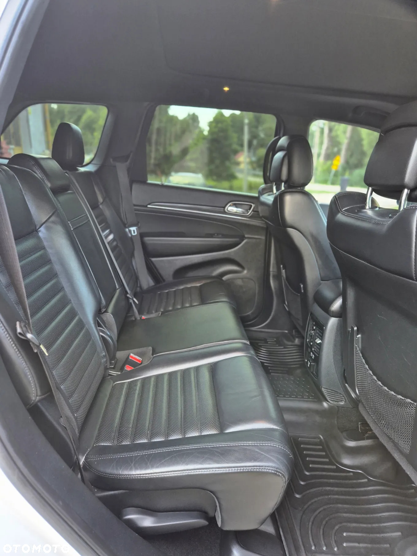 Jeep Grand Cherokee - 33