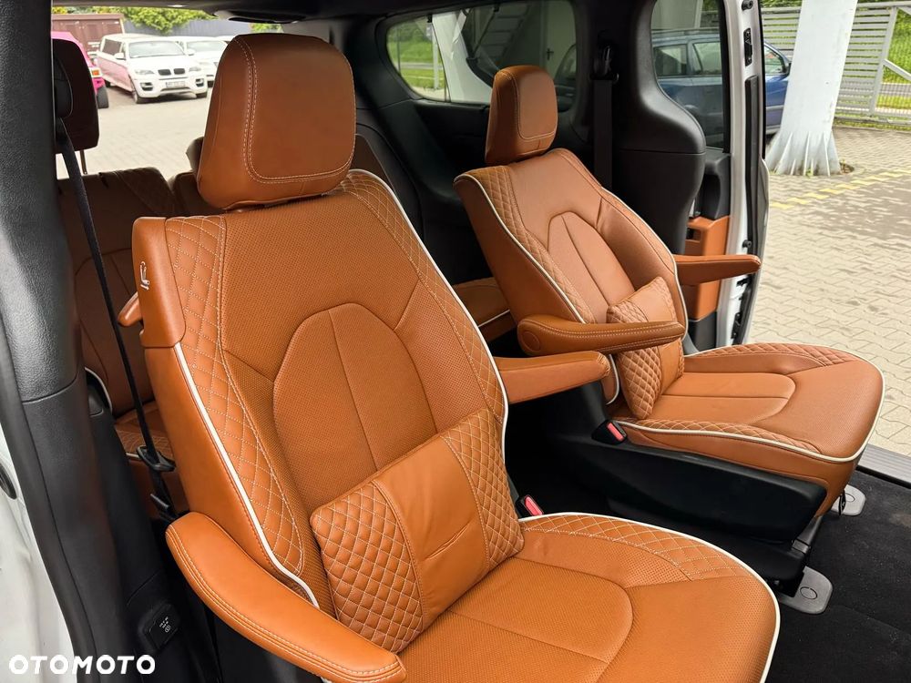 Chrysler Pacifica - 14