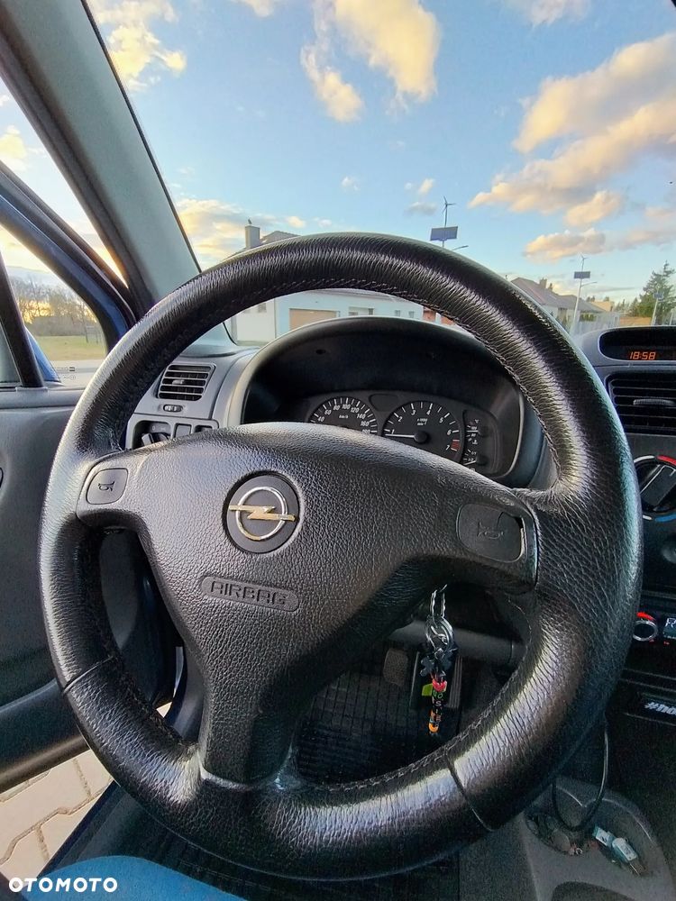 Opel Agila 1.2 16 V - 10