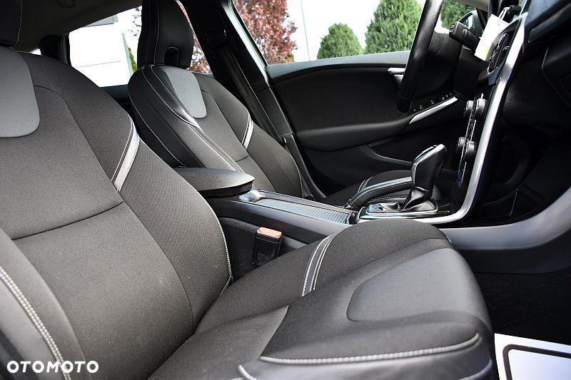 Volvo V40 T2 Geartronic Momentum - 23