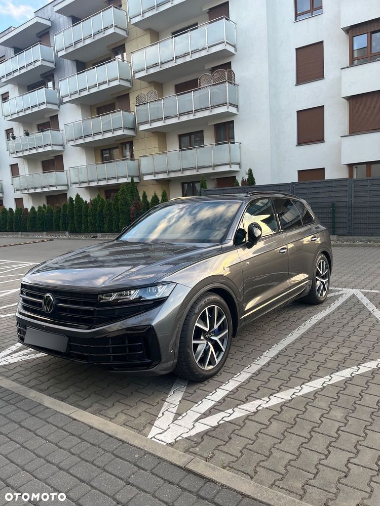 Volkswagen Touareg - 1