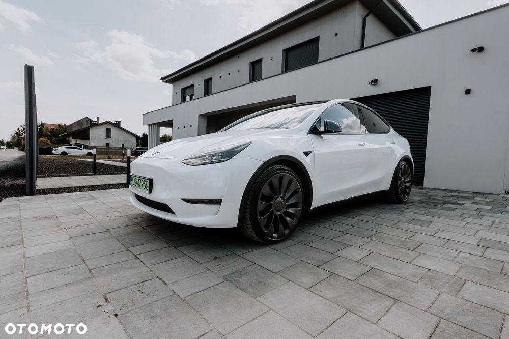 Tesla Model Y Performance AWD - 7