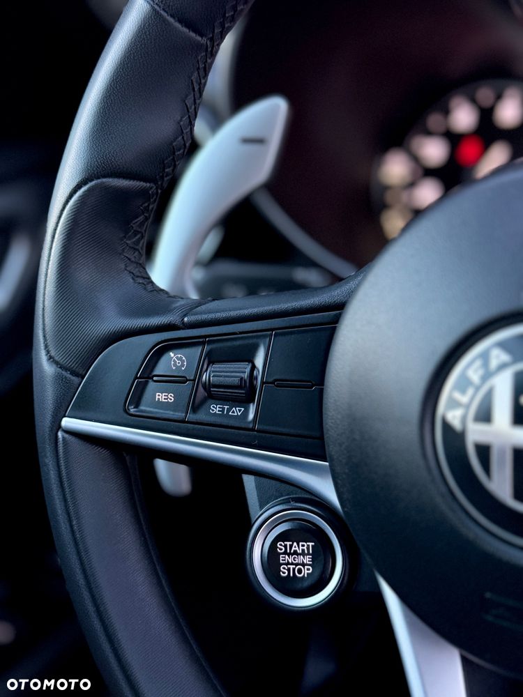 Alfa Romeo Giulia 2.0 Turbo 16V AT8-Q4 Veloce Ti - 20