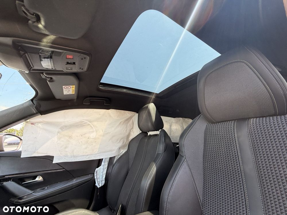 Peugeot 2008 PureTech 130 EAT8 GT - 7