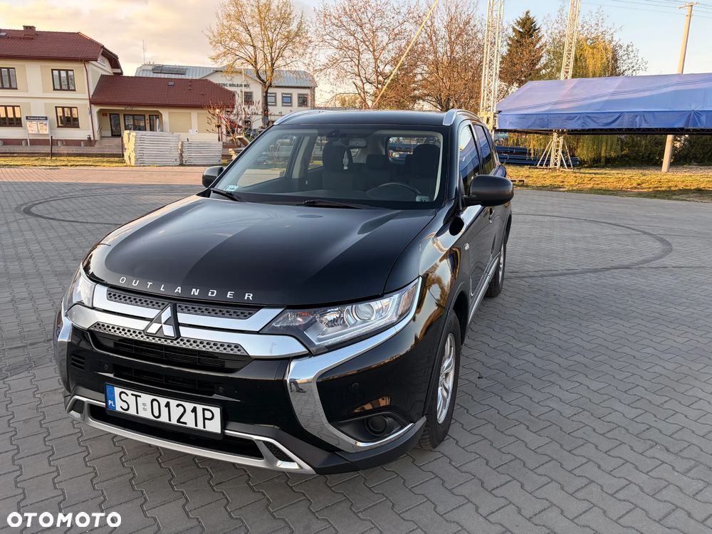 Mitsubishi Outlander 2.0 Invite + 2WD - 32