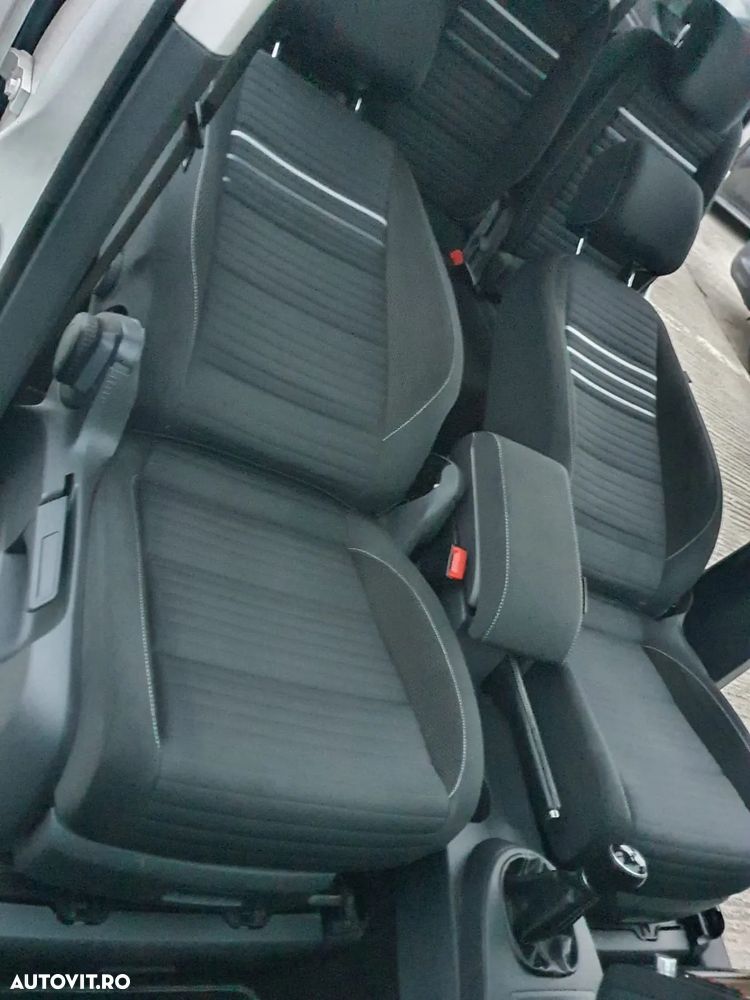 Volkswagen Touran 1.6 TDI Comfortline - 14