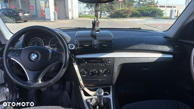 BMW Seria 1 116i - 27