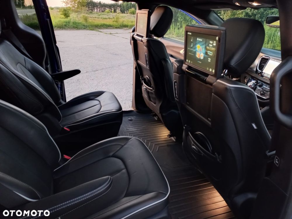 Chrysler Pacifica - 13