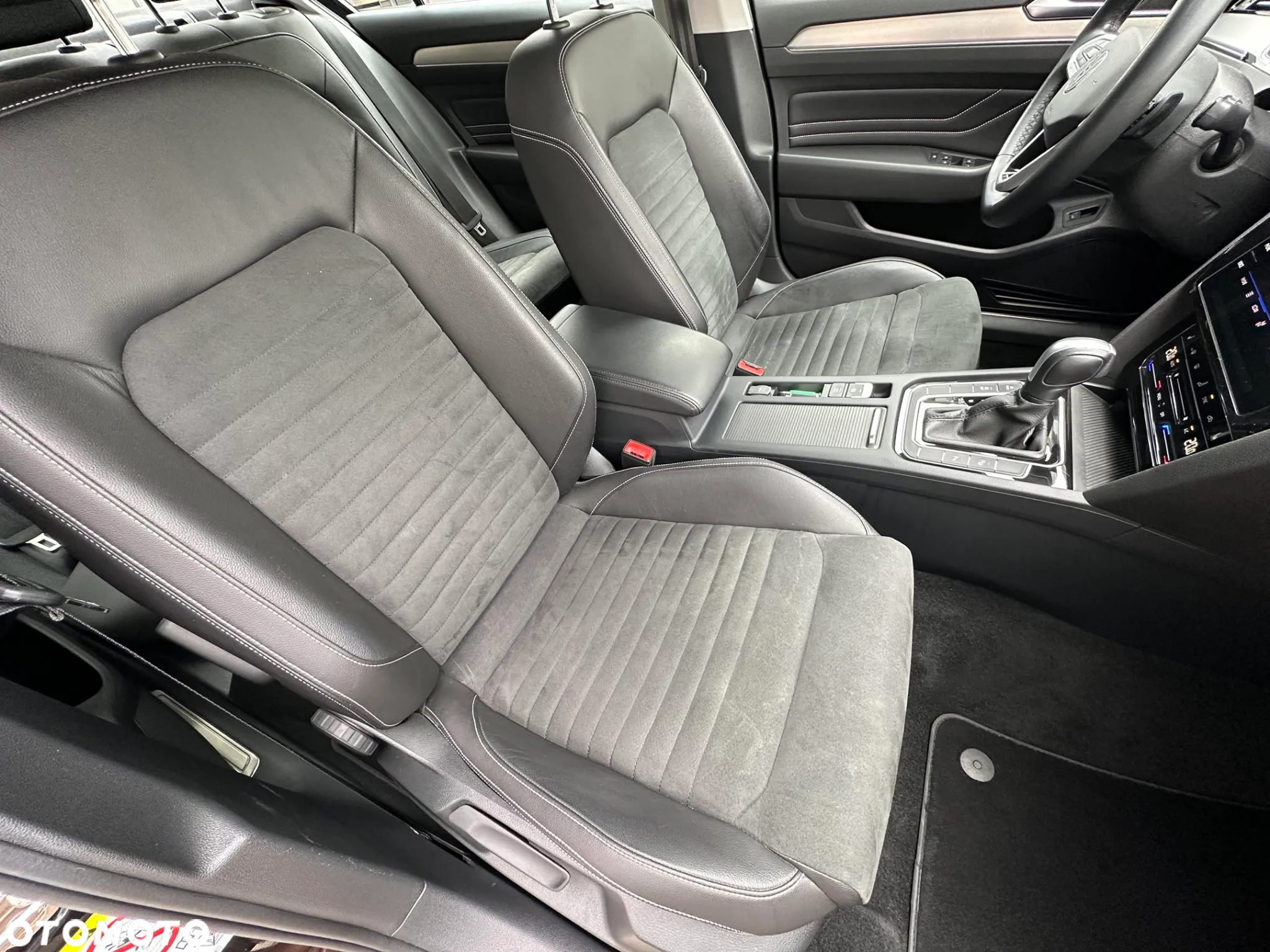 Volkswagen Passat 1.5 TSI EVO Elegance DSG - 18