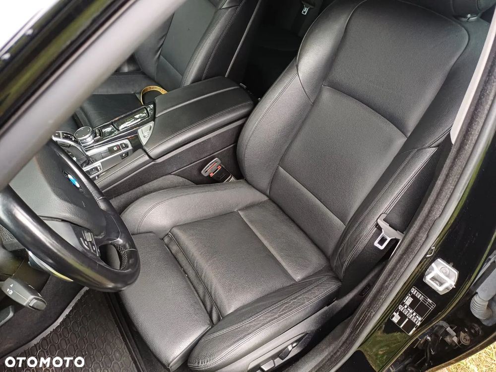 BMW Seria 5 525d Touring Sport-Aut - 11