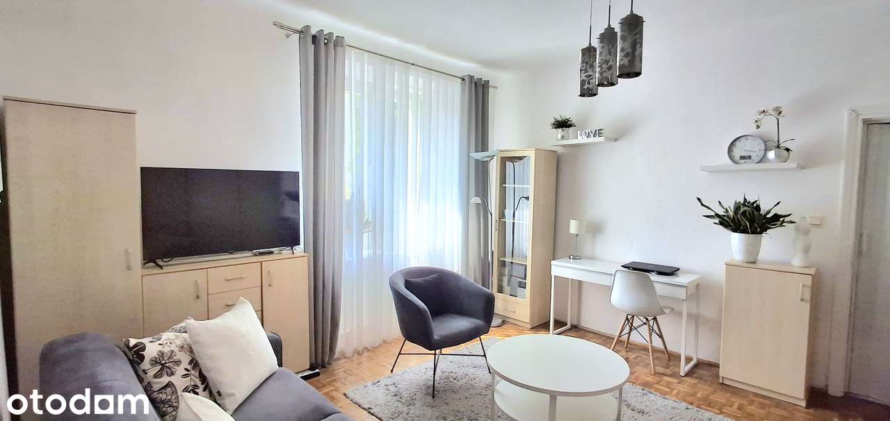 Przestronna kawalerka 35 m kw w centrum przy placu z fontanną