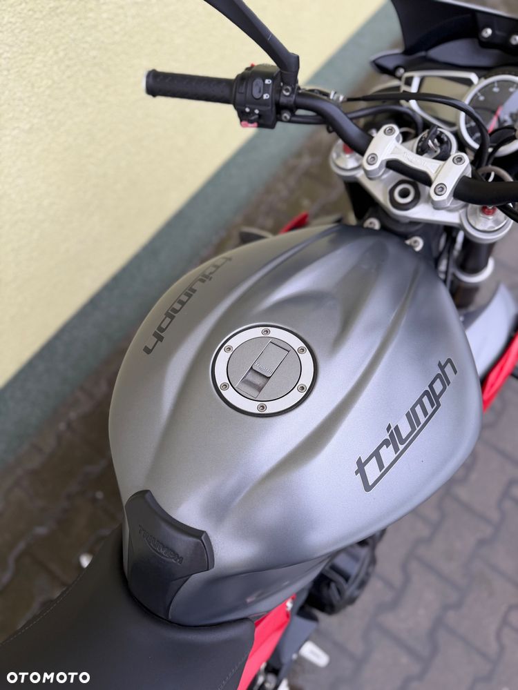 Triumph Street Triple - 17