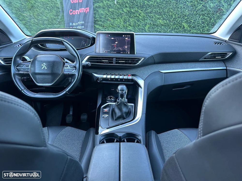 Peugeot 3008 PureTech 130 Stop & Start GPF Allure — fotografia 8