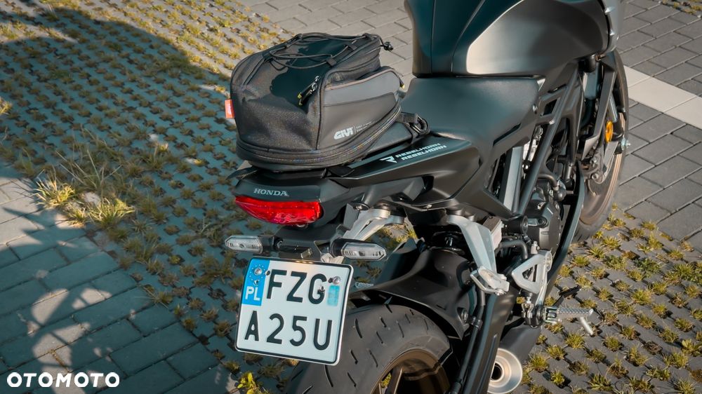 Honda CB - 12