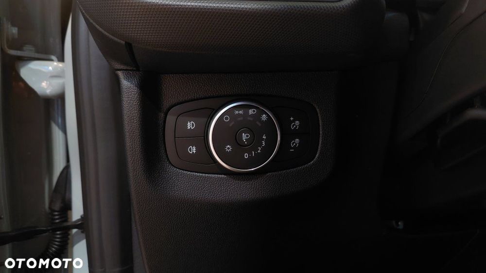 Ford Transit Courier - 14