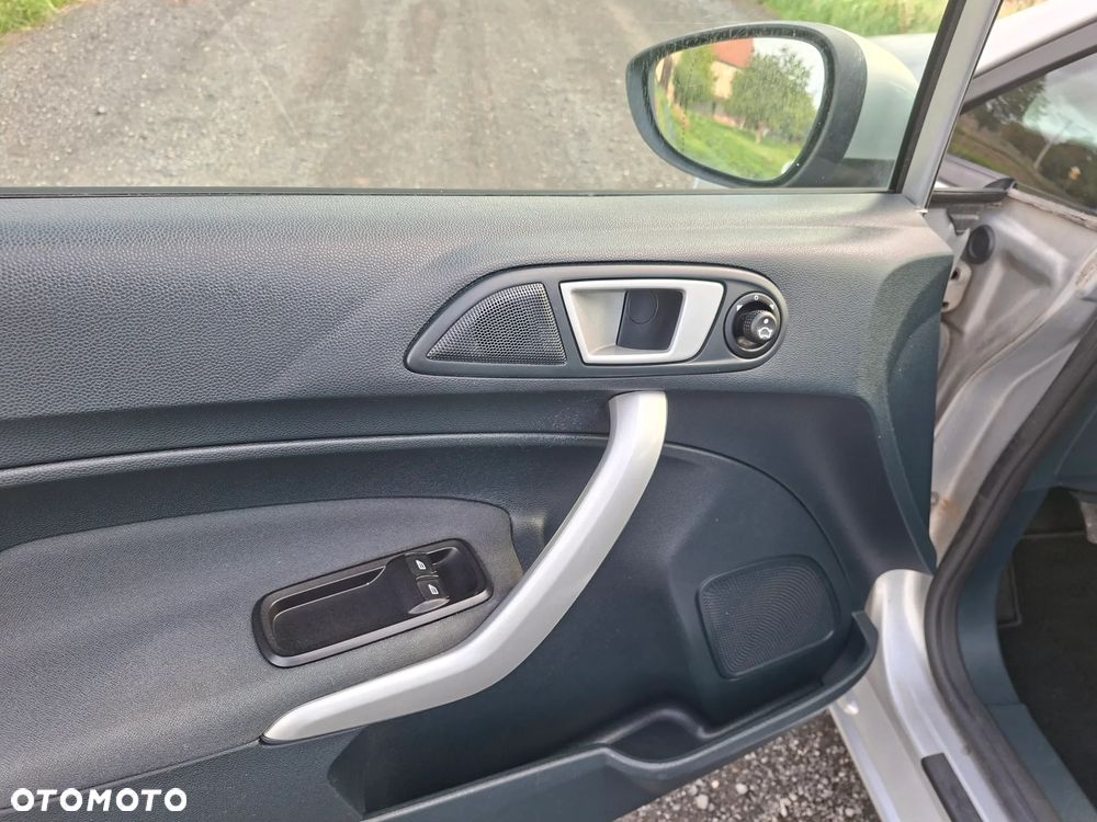 Ford Fiesta 1.6 TDCi Champions Edition - 11