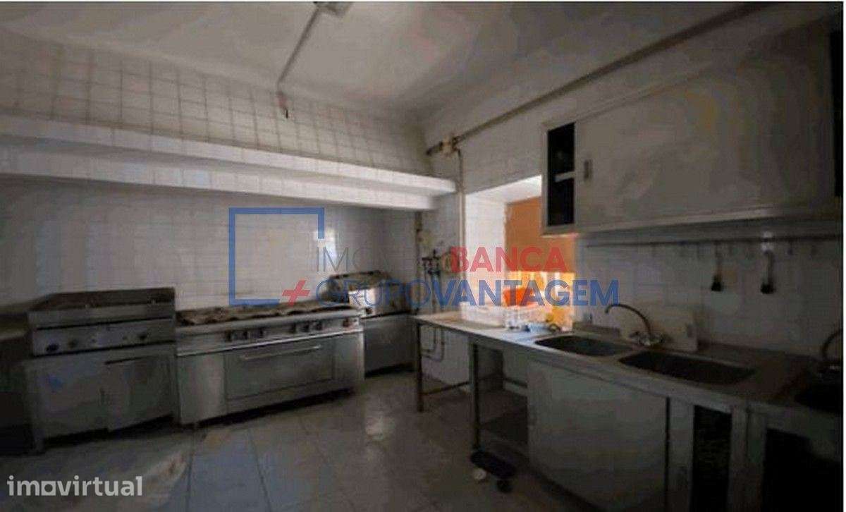 Moradia de 2 pisos, até agora destinada a comércio (restaurante), c... - Grande imagem: 4/8