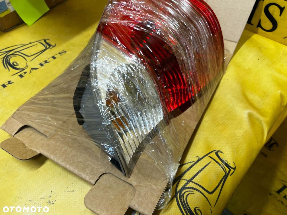 LAMPA TYŁ PRAWY PRAWA W BŁOTNIK BIAŁA BMW X5 E53 NOWA OEM - 4