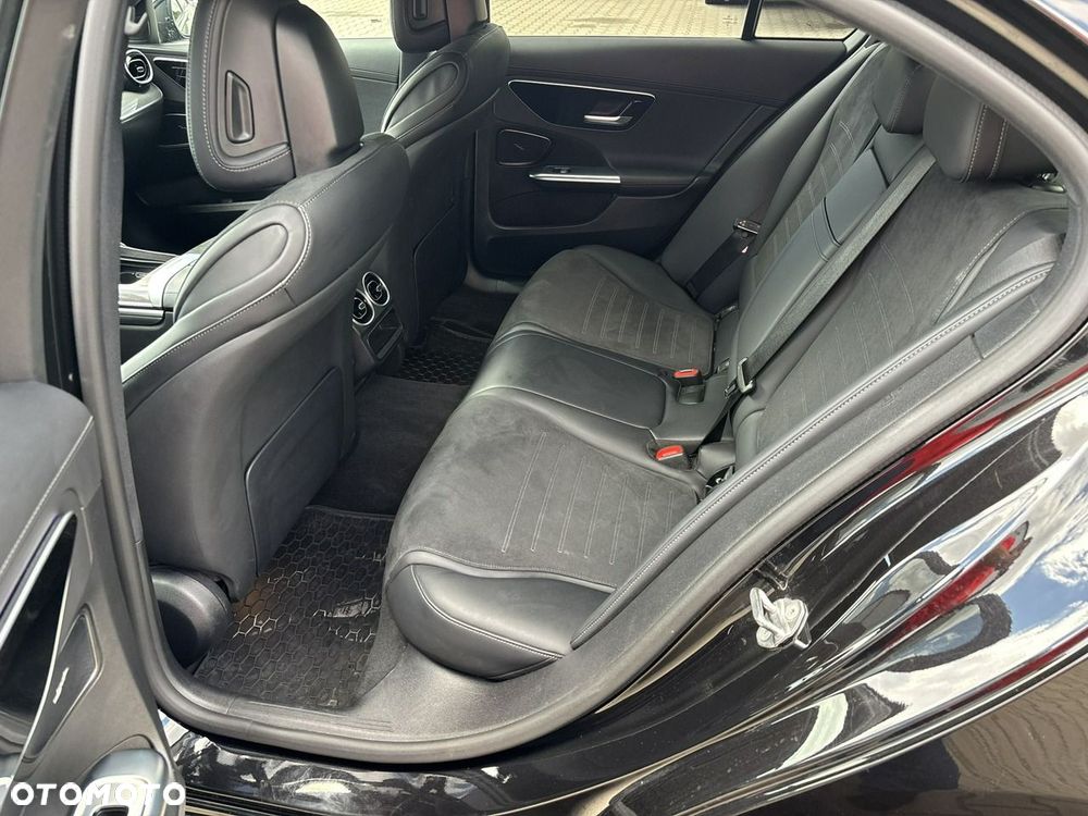 Mercedes-Benz Klasa C 200 4Matic 9G-TRONIC AMG Line - 13