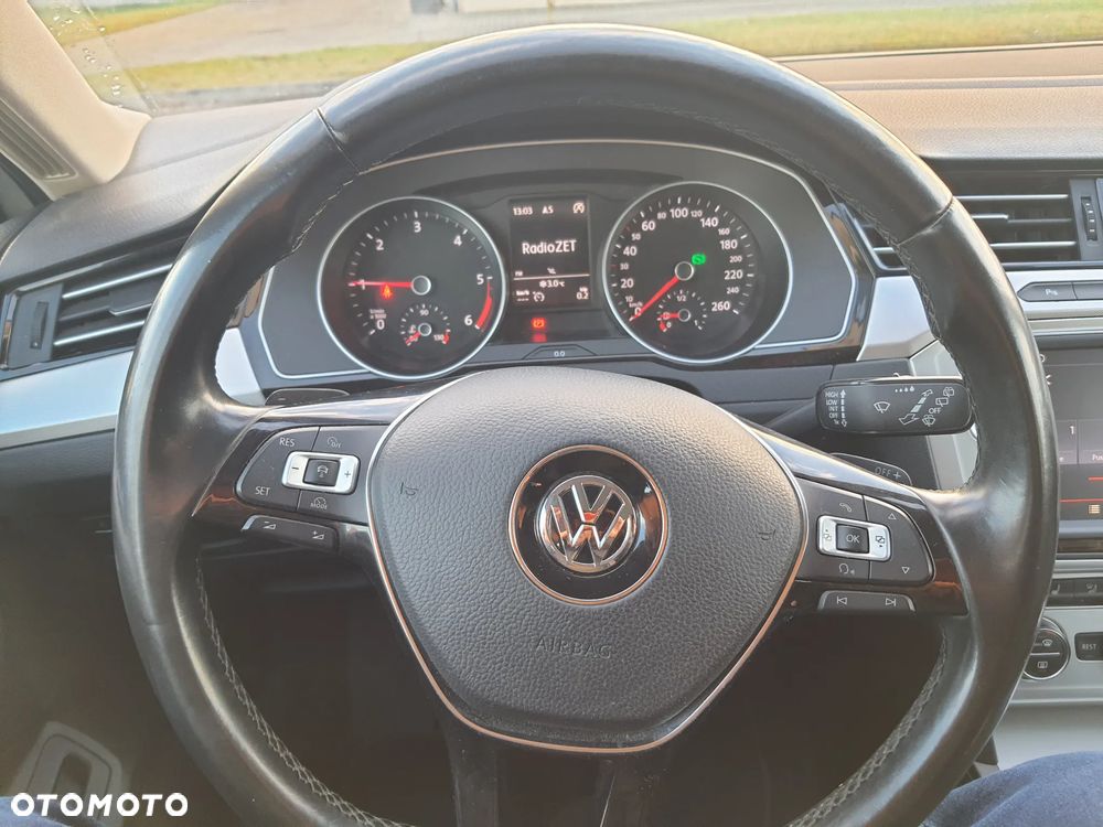 Volkswagen Passat 2.0 TDI SCR DSG Comfortline - 23