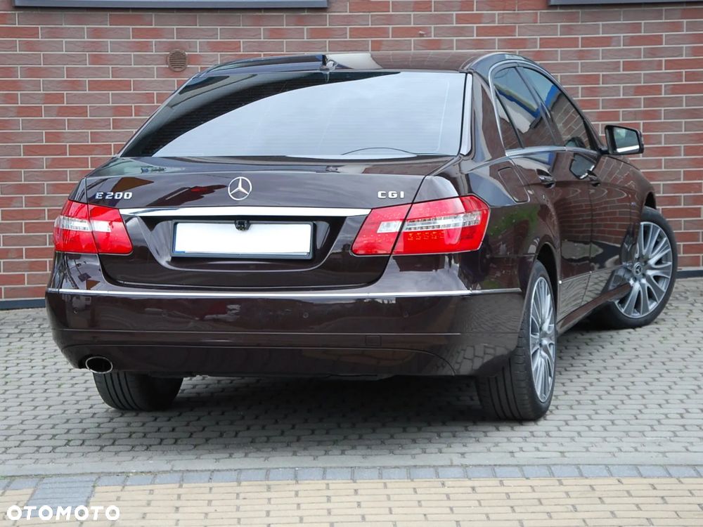 Mercedes-Benz Klasa E ver-200-cgi-blueefficiency-elegance - 7