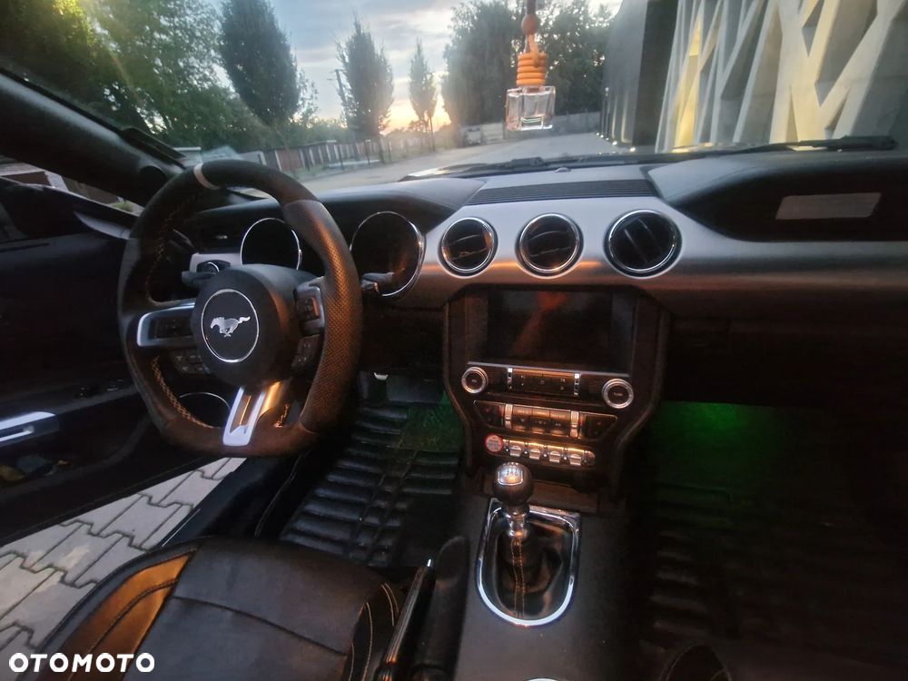 Ford Mustang - 17