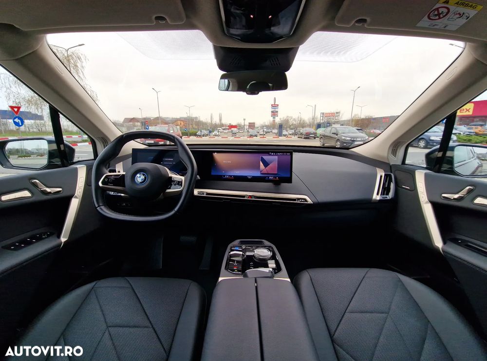 BMW iX xDrive50 - 9