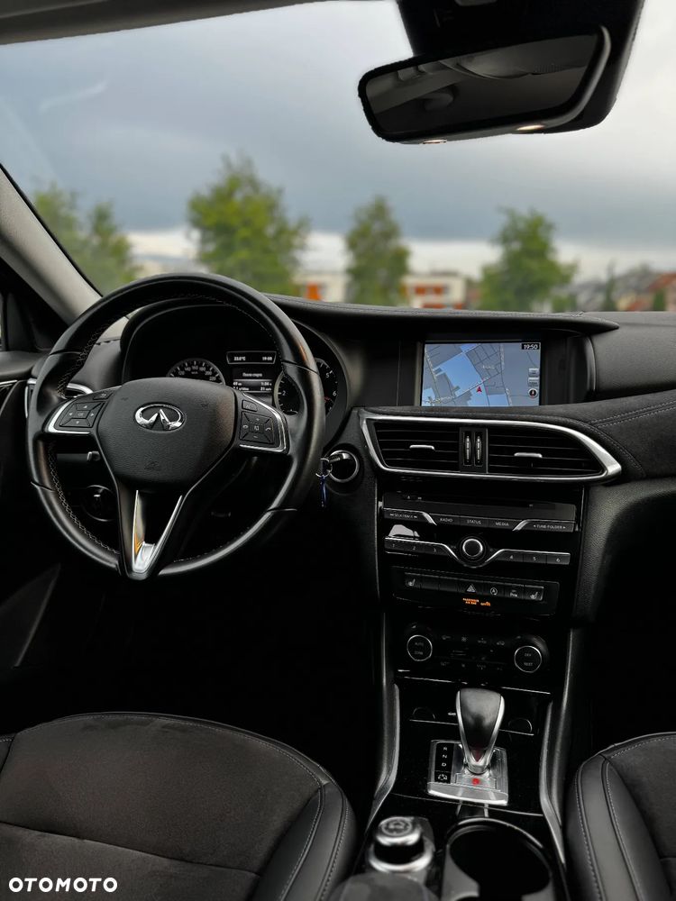 Infiniti Q30 2.2d City Black Edition AWD 7DCT - 12