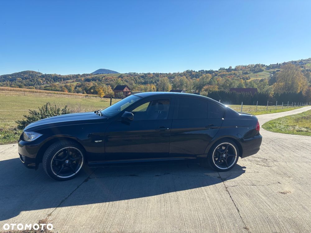BMW E90 2010 photo 2