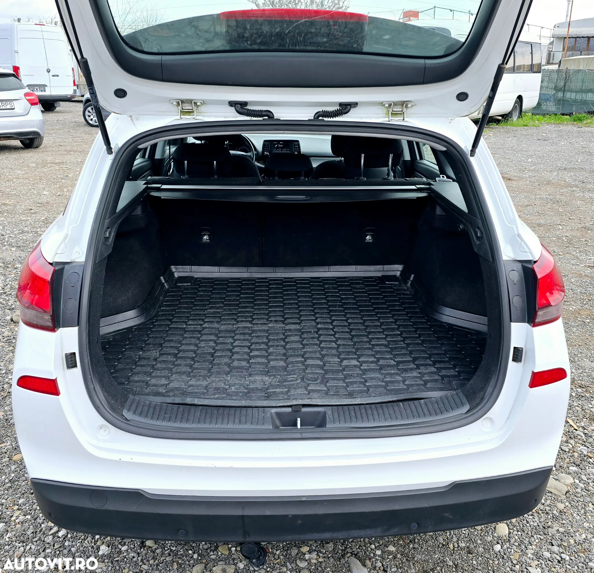 Hyundai i30 blue Kombi 1.6 CRDi Style - 11