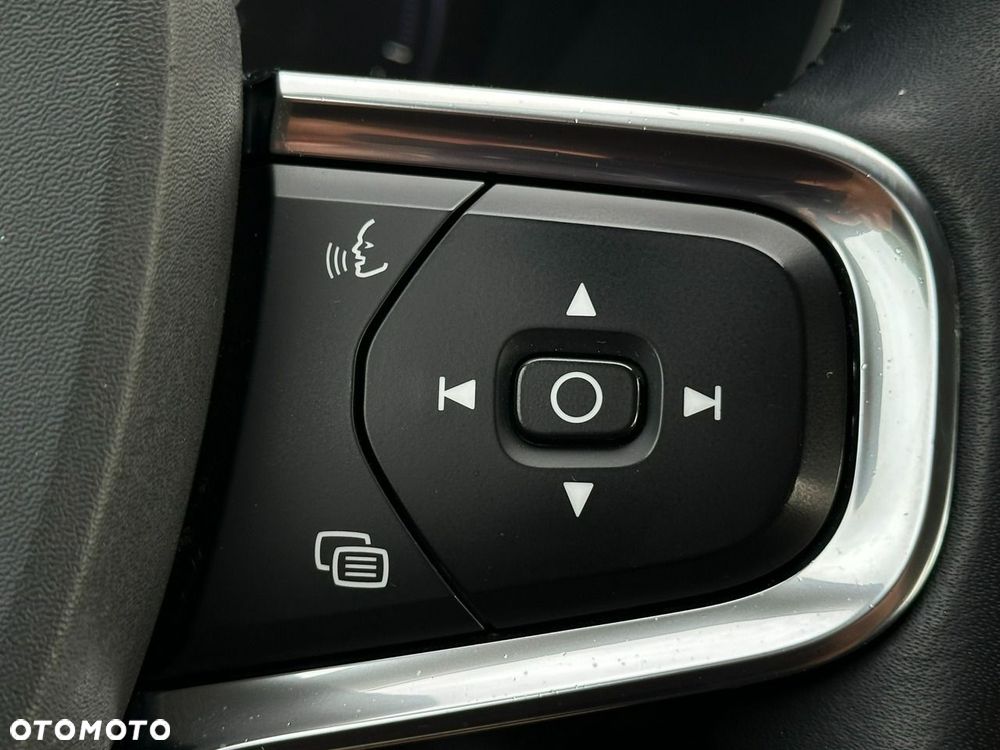 Volvo XC 40 - 25