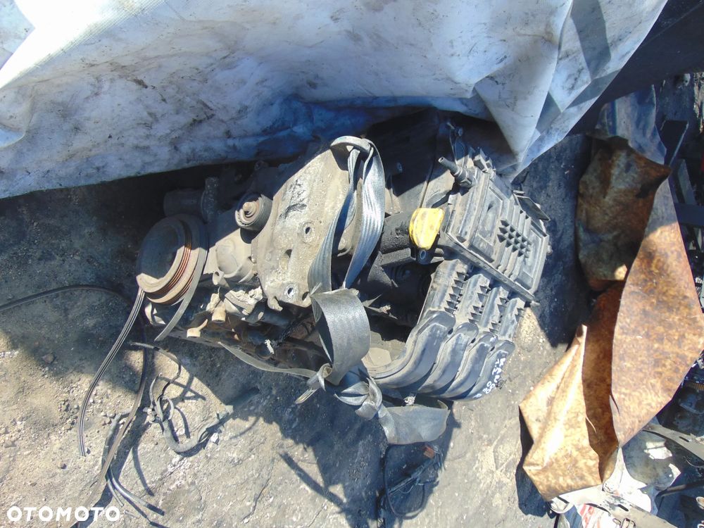 Silnik Renault clio 2 Kango 1,2 benzyna 2005 rok - 3